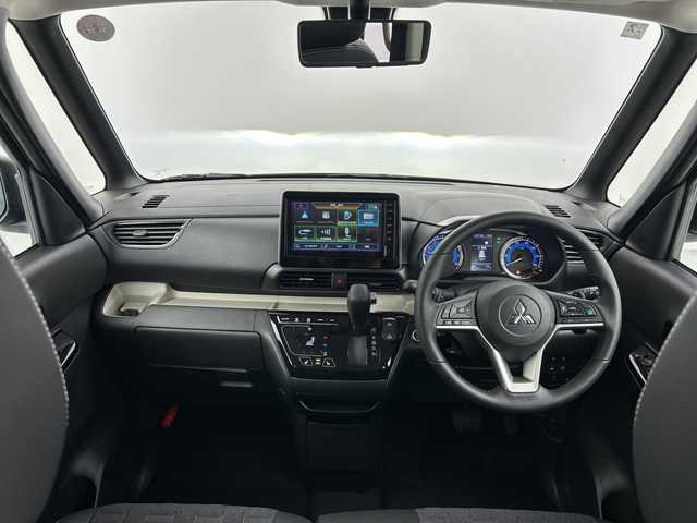 三菱 デリカミニ T プレミアム 愛知県 2025(令7)年 0.1千km 緑Ⅱ 未使用車/純正9型ディスプレイオーディオ/・Bluetooth/・AppleCarPlay/・AndroidAuto/アラウンドビューモニター/デジタルインナーミラー/両側パワースライドドア/シートヒーター/ステアリングヒーター/追従クルコン/衝突軽減/コーナーセンサー/レーンキープ/オートマチックハイビーム/ルーフレール/スペアキー/サイドデカール