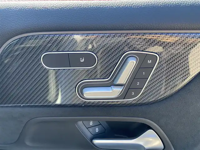 メルセデス・ベンツ ＧＬＡ２００ｄ 4マチック AMGライン 福岡県 2021(令3)年 2.2万km デジタルホワイト ・アダプティブクルーズコントロール/・純正ナビ/BT/USB/carplay/・ハーフレザーシート/シートヒーター/・全方位カメラ/・ドライブレコーダー/・フルセグ/・ETC/・純正19AW/・保証書/・取扱説明書/・スペアキー/・ワイヤレス充電/LEDライト