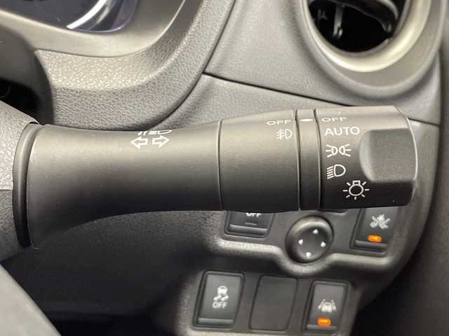日産 ノート X DIG－S Vセレ +セーフ 栃木県 2015(平27)年 2.9万km ダークメタルグレー メモリーナビ/（CD/DVD/Bluetooth/AUX/ワンセグTV)/バックカメラ/全方位カメラ/衝突軽減ブレーキ/コーナーセンサー/ETC/前方ドラレコ/禁煙車/オートライト/HIDヘッドライト/横滑り防止装置/フォグランプ/スマートキー/プッシュスタート/アイドリングストップ/ステアリングスイッチ/電動格納ミラー/純正アルミホイール/社外フロアマット