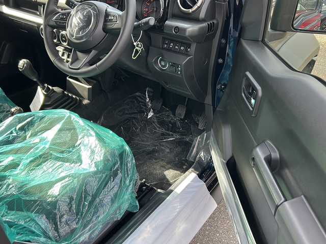 スズキ ジムニー ノマド FC 秋田県 2025(令7)年 0.1千km 紺 4WD/クルーズコントロール/前席シートヒーター/スズキセーフティ/純正15インチAW