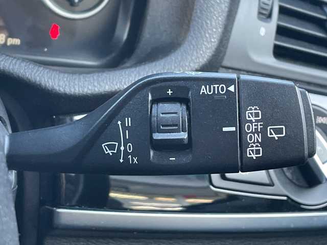 ＢＭＷ Ｘ３ xDrive20d Mスポーツ 愛知県 2015(平27)年 11.7万km アルピンホワイトⅢ /禁煙車//メーカーHDDナビ//BT/AUX/USB/フルセグTV/MUSICコレクション//バックカメラ//フロントカメラ//レーダー探知機//純正18インチアルミホイール//プッシュスタート//スマートキー//スペアスマートキー//パワーバックドア//ルーフレール//トノカバー//ハーフレザーシート//メモリー機能付きパワーシート//オートHIDヘッドライト//フォグランプ//革巻きステアリング//パドルシフト//ステアリングスイッチ//ステアリングチルト＆テレスコピック機構//クルーズコントロール//アイドリングストップ//インテリジェントセーフティー//リアデフォッガー//ダウンヒルアシストコントロール//横滑り防止装置//クリアランスソナー//各種運転モード(SPORT/ECOPRO)//ウィンカーミラー//バニティミラーランプ付バイザー//防眩機能付きルームミラー//Wエアバッグ＋サイド//カーテンエアバッグ//記録簿//保証書//取扱説明書