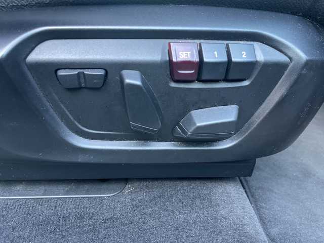 ＢＭＷ Ｘ３ xDrive20d Mスポーツ 愛知県 2015(平27)年 11.7万km アルピンホワイトⅢ /禁煙車//メーカーHDDナビ//BT/AUX/USB/フルセグTV/MUSICコレクション//バックカメラ//フロントカメラ//レーダー探知機//純正18インチアルミホイール//プッシュスタート//スマートキー//スペアスマートキー//パワーバックドア//ルーフレール//トノカバー//ハーフレザーシート//メモリー機能付きパワーシート//オートHIDヘッドライト//フォグランプ//革巻きステアリング//パドルシフト//ステアリングスイッチ//ステアリングチルト＆テレスコピック機構//クルーズコントロール//アイドリングストップ//インテリジェントセーフティー//リアデフォッガー//ダウンヒルアシストコントロール//横滑り防止装置//クリアランスソナー//各種運転モード(SPORT/ECOPRO)//ウィンカーミラー//バニティミラーランプ付バイザー//防眩機能付きルームミラー//Wエアバッグ＋サイド//カーテンエアバッグ//記録簿//保証書//取扱説明書