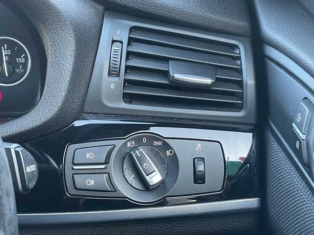 ＢＭＷ Ｘ３ xDrive20d Mスポーツ 愛知県 2015(平27)年 11.7万km アルピンホワイトⅢ /禁煙車//メーカーHDDナビ//BT/AUX/USB/フルセグTV/MUSICコレクション//バックカメラ//フロントカメラ//レーダー探知機//純正18インチアルミホイール//プッシュスタート//スマートキー//スペアスマートキー//パワーバックドア//ルーフレール//トノカバー//ハーフレザーシート//メモリー機能付きパワーシート//オートHIDヘッドライト//フォグランプ//革巻きステアリング//パドルシフト//ステアリングスイッチ//ステアリングチルト＆テレスコピック機構//クルーズコントロール//アイドリングストップ//インテリジェントセーフティー//リアデフォッガー//ダウンヒルアシストコントロール//横滑り防止装置//クリアランスソナー//各種運転モード(SPORT/ECOPRO)//ウィンカーミラー//バニティミラーランプ付バイザー//防眩機能付きルームミラー//Wエアバッグ＋サイド//カーテンエアバッグ//記録簿//保証書//取扱説明書