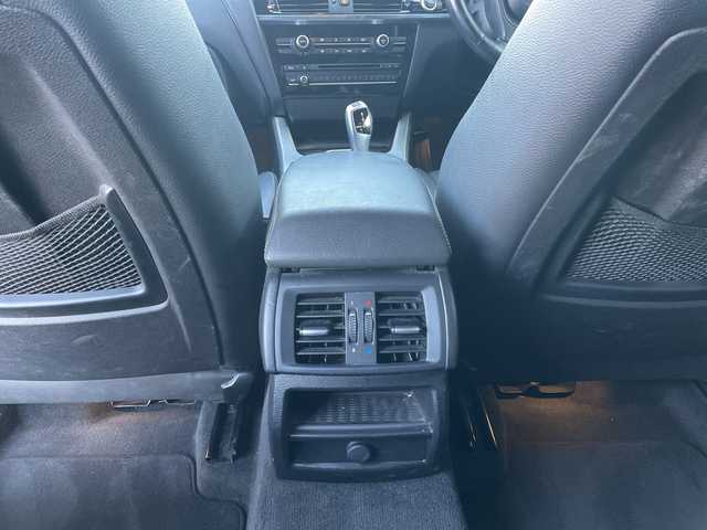 ＢＭＷ Ｘ３ xDrive20d Mスポーツ 愛知県 2015(平27)年 11.7万km アルピンホワイトⅢ /禁煙車//メーカーHDDナビ//BT/AUX/USB/フルセグTV/MUSICコレクション//バックカメラ//フロントカメラ//レーダー探知機//純正18インチアルミホイール//プッシュスタート//スマートキー//スペアスマートキー//パワーバックドア//ルーフレール//トノカバー//ハーフレザーシート//メモリー機能付きパワーシート//オートHIDヘッドライト//フォグランプ//革巻きステアリング//パドルシフト//ステアリングスイッチ//ステアリングチルト＆テレスコピック機構//クルーズコントロール//アイドリングストップ//インテリジェントセーフティー//リアデフォッガー//ダウンヒルアシストコントロール//横滑り防止装置//クリアランスソナー//各種運転モード(SPORT/ECOPRO)//ウィンカーミラー//バニティミラーランプ付バイザー//防眩機能付きルームミラー//Wエアバッグ＋サイド//カーテンエアバッグ//記録簿//保証書//取扱説明書