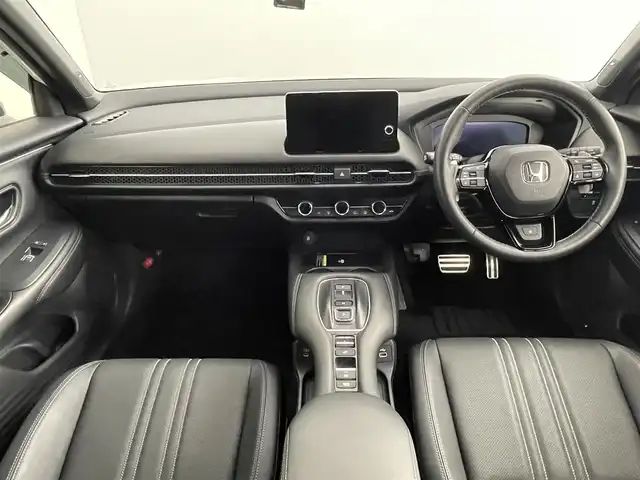 ホンダ ＺＲ－Ｖ ハイブリッド e:HEV Z ブラックスタイル 道央・札幌 2024(令6)年 1.6万km プラチナホワイトパール ・ワンオーナー/・純正メモリナビ/・BT/USB/AppleCarPlay/AndroidAuto/・アラウンドビューモニター/・ＢＯＳＥサウンド/・前後ドライブレコーダー/・ビルトインETC2.0/・ホンダセンシング/・衝突軽減ブレーキ/・横滑り防止装置/・アダプティブクルーズコントロール/・ブラインドスポットモニター/・踏み間違い防止機能/・前後コーナーセンサー/・アイドリングストップ/・ダウンヒルアシストコントロール/・レザーシート/・全席シートヒーター/・前席パワーシート/・ステアリングヒーター/・ワイヤレス充電/・パドルシフト/・LEDヘッドライト/・フォグ/・保証書・取扱説明書/・スペアキー