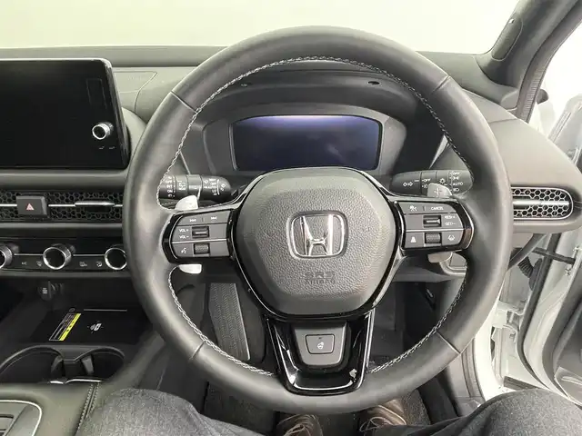 ホンダ ＺＲ－Ｖ ハイブリッド e:HEV Z ブラックスタイル 道央・札幌 2024(令6)年 1.6万km プラチナホワイトパール ・ワンオーナー/・純正メモリナビ/・BT/USB/AppleCarPlay/AndroidAuto/・アラウンドビューモニター/・ＢＯＳＥサウンド/・前後ドライブレコーダー/・ビルトインETC2.0/・ホンダセンシング/・衝突軽減ブレーキ/・横滑り防止装置/・アダプティブクルーズコントロール/・ブラインドスポットモニター/・踏み間違い防止機能/・前後コーナーセンサー/・アイドリングストップ/・ダウンヒルアシストコントロール/・レザーシート/・全席シートヒーター/・前席パワーシート/・ステアリングヒーター/・ワイヤレス充電/・パドルシフト/・LEDヘッドライト/・フォグ/・保証書・取扱説明書/・スペアキー