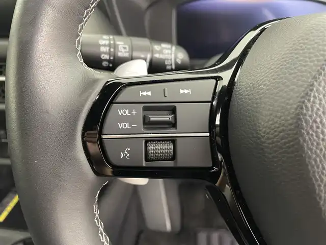 ホンダ ＺＲ－Ｖ ハイブリッド e:HEV Z ブラックスタイル 道央・札幌 2024(令6)年 1.6万km プラチナホワイトパール ・ワンオーナー/・純正メモリナビ/・BT/USB/AppleCarPlay/AndroidAuto/・アラウンドビューモニター/・ＢＯＳＥサウンド/・前後ドライブレコーダー/・ビルトインETC2.0/・ホンダセンシング/・衝突軽減ブレーキ/・横滑り防止装置/・アダプティブクルーズコントロール/・ブラインドスポットモニター/・踏み間違い防止機能/・前後コーナーセンサー/・アイドリングストップ/・ダウンヒルアシストコントロール/・レザーシート/・全席シートヒーター/・前席パワーシート/・ステアリングヒーター/・ワイヤレス充電/・パドルシフト/・LEDヘッドライト/・フォグ/・保証書・取扱説明書/・スペアキー