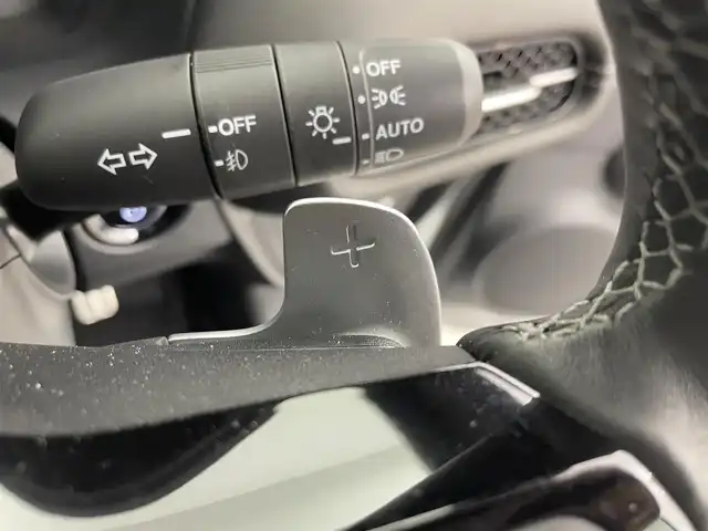ホンダ ＺＲ－Ｖ ハイブリッド e:HEV Z ブラックスタイル 道央・札幌 2024(令6)年 1.6万km プラチナホワイトパール ・ワンオーナー/・純正メモリナビ/・BT/USB/AppleCarPlay/AndroidAuto/・アラウンドビューモニター/・ＢＯＳＥサウンド/・前後ドライブレコーダー/・ビルトインETC2.0/・ホンダセンシング/・衝突軽減ブレーキ/・横滑り防止装置/・アダプティブクルーズコントロール/・ブラインドスポットモニター/・踏み間違い防止機能/・前後コーナーセンサー/・アイドリングストップ/・ダウンヒルアシストコントロール/・レザーシート/・全席シートヒーター/・前席パワーシート/・ステアリングヒーター/・ワイヤレス充電/・パドルシフト/・LEDヘッドライト/・フォグ/・保証書・取扱説明書/・スペアキー