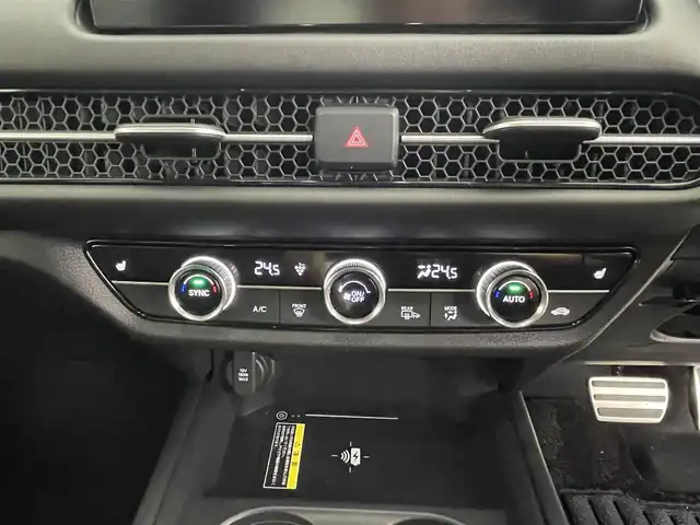 ホンダ ＺＲ－Ｖ ハイブリッド e:HEV Z ブラックスタイル 道央・札幌 2024(令6)年 1.6万km プラチナホワイトパール ・ワンオーナー/・純正メモリナビ/・BT/USB/AppleCarPlay/AndroidAuto/・アラウンドビューモニター/・ＢＯＳＥサウンド/・前後ドライブレコーダー/・ビルトインETC2.0/・ホンダセンシング/・衝突軽減ブレーキ/・横滑り防止装置/・アダプティブクルーズコントロール/・ブラインドスポットモニター/・踏み間違い防止機能/・前後コーナーセンサー/・アイドリングストップ/・ダウンヒルアシストコントロール/・レザーシート/・全席シートヒーター/・前席パワーシート/・ステアリングヒーター/・ワイヤレス充電/・パドルシフト/・LEDヘッドライト/・フォグ/・保証書・取扱説明書/・スペアキー