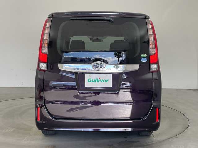 トヨタ ノア X 兵庫県 2015(平27)年 7.8万km ボルドーマイカメタリック ・純正9インチナビ（NSZT-Y64T）/・AM/FM/CD/DVD/フルセグ/・Bluetooth接続/・バックカメラ/・前後ドライブレコーダー/・片側パワースライドドア/・左右独立エアコン/・後席エアコン/・ETC/・LEDヘッドランプ/・スロットルコントローラー/・2列目サンシェード/・オールオートパワーウィンドウ/・電動格納ミラー/・アイドリングストップ/・carrozeriaツイーター/・ドアバイザー/・純正フロアマット/・社外アルミホイール/・取扱説明書/・保証書/・スペアキー/・フォグランプ/・ウインカーミラー