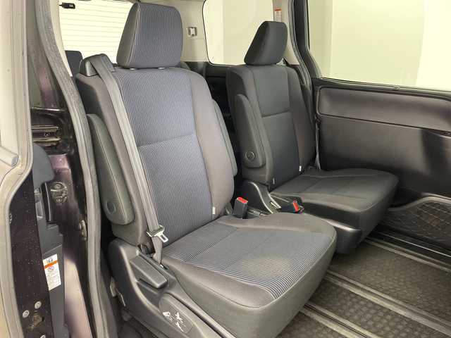 トヨタ ノア X 兵庫県 2015(平27)年 7.8万km ボルドーマイカメタリック ・純正9インチナビ（NSZT-Y64T）/・AM/FM/CD/DVD/フルセグ/・Bluetooth接続/・バックカメラ/・前後ドライブレコーダー/・片側パワースライドドア/・左右独立エアコン/・後席エアコン/・ETC/・LEDヘッドランプ/・スロットルコントローラー/・2列目サンシェード/・オールオートパワーウィンドウ/・電動格納ミラー/・アイドリングストップ/・carrozeriaツイーター/・ドアバイザー/・純正フロアマット/・社外アルミホイール/・取扱説明書/・保証書/・スペアキー/・フォグランプ/・ウインカーミラー