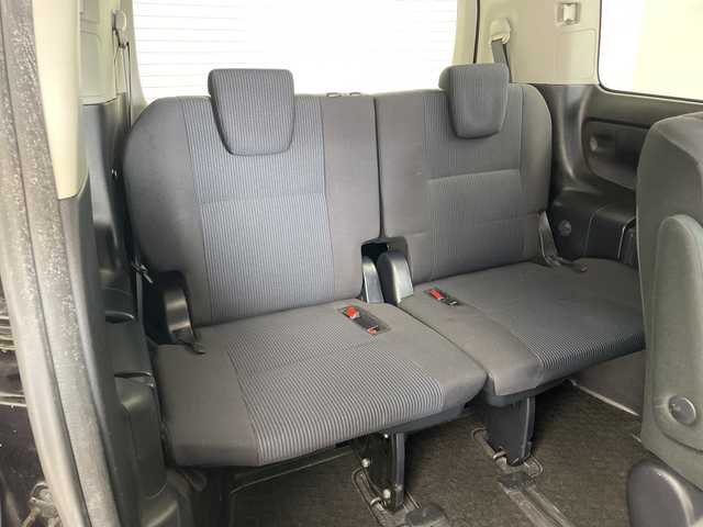 トヨタ ノア X 兵庫県 2015(平27)年 7.8万km ボルドーマイカメタリック ・純正9インチナビ（NSZT-Y64T）/・AM/FM/CD/DVD/フルセグ/・Bluetooth接続/・バックカメラ/・前後ドライブレコーダー/・片側パワースライドドア/・左右独立エアコン/・後席エアコン/・ETC/・LEDヘッドランプ/・スロットルコントローラー/・2列目サンシェード/・オールオートパワーウィンドウ/・電動格納ミラー/・アイドリングストップ/・carrozeriaツイーター/・ドアバイザー/・純正フロアマット/・社外アルミホイール/・取扱説明書/・保証書/・スペアキー/・フォグランプ/・ウインカーミラー