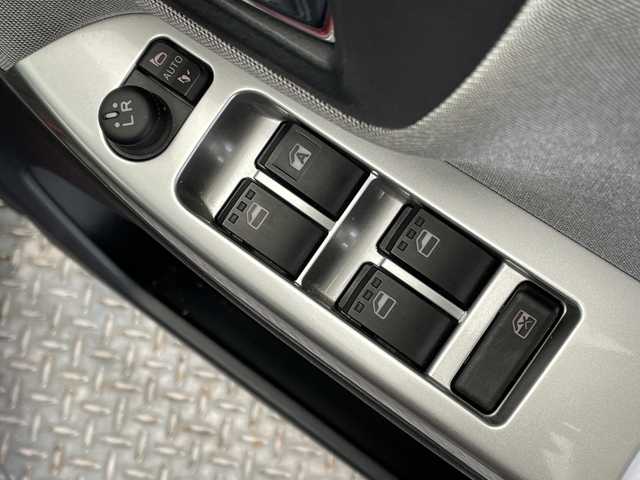 ダイハツ キャスト アクティバ G SAⅡ 栃木県 2017(平29)年 5万km ファイアークォーツレッドM 純正オーディオ/(CD/AUX)/スマートアシスト/・衝突回避支援ブレーキ機能/・車線逸脱抑制制御機能/禁煙車/オートライト/LEDヘッドライト/横滑り防止装置/フォグランプ/スマートキー/プッシュスタート/アイドリングストップ/革巻きステアリング/ウィンカーミラー/純正１５インチアルミホイール/純正フロアマット