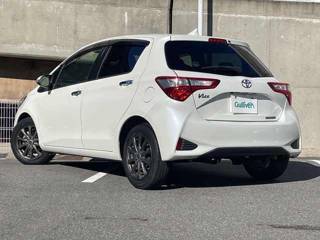 トヨタ ヴィッツ F アミー 愛知県 2018(平30)年 6.4万km ホワイトパールクリスタルシャイン パナソニック製ナビ（CN-RE04WD)/フルセグTV・AM・FM・SD・Bluetooth・CD・DVD・USB/バックカメラ/スマートキー/プッシュスタート/ビルトインETC/前方ドライブレコーダー/プリクラッシュセーフティ/車線逸脱防止機能/アイドリングストップ/オートライト/LEDヘッドライト/フォグランプ/純正フロアマット/純正ドアバイザー/保証書/点検整備記録簿（R3・R5・R7)