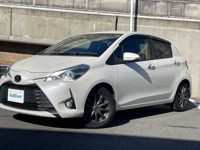 トヨタ ヴィッツ F アミー 愛知県 2018(平30)年 6.4万km ホワイトパールクリスタルシャイン パナソニック製ナビ（CN-RE04WD)/フルセグTV・AM・FM・SD・Bluetooth・CD・DVD・USB/バックカメラ/スマートキー/プッシュスタート/ビルトインETC/前方ドライブレコーダー/プリクラッシュセーフティ/車線逸脱防止機能/アイドリングストップ/オートライト/LEDヘッドライト/フォグランプ/純正フロアマット/純正ドアバイザー/保証書/点検整備記録簿（R3・R5・R7)