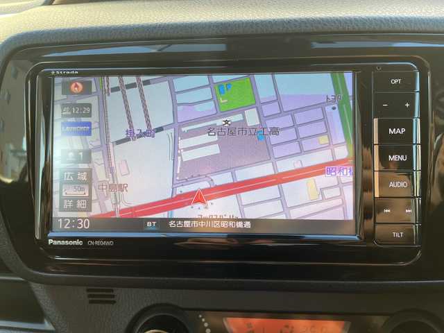 トヨタ ヴィッツ F アミー 愛知県 2018(平30)年 6.4万km ホワイトパールクリスタルシャイン パナソニック製ナビ（CN-RE04WD)/フルセグTV・AM・FM・SD・Bluetooth・CD・DVD・USB/バックカメラ/スマートキー/プッシュスタート/ビルトインETC/前方ドライブレコーダー/プリクラッシュセーフティ/車線逸脱防止機能/アイドリングストップ/オートライト/LEDヘッドライト/フォグランプ/純正フロアマット/純正ドアバイザー/保証書/点検整備記録簿（R3・R5・R7)