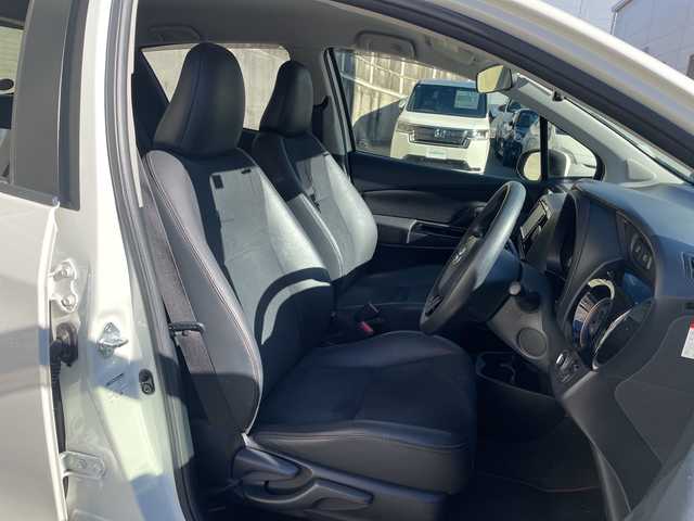 トヨタ ヴィッツ F アミー 愛知県 2018(平30)年 6.4万km ホワイトパールクリスタルシャイン パナソニック製ナビ（CN-RE04WD)/フルセグTV・AM・FM・SD・Bluetooth・CD・DVD・USB/バックカメラ/スマートキー/プッシュスタート/ビルトインETC/前方ドライブレコーダー/プリクラッシュセーフティ/車線逸脱防止機能/アイドリングストップ/オートライト/LEDヘッドライト/フォグランプ/純正フロアマット/純正ドアバイザー/保証書/点検整備記録簿（R3・R5・R7)