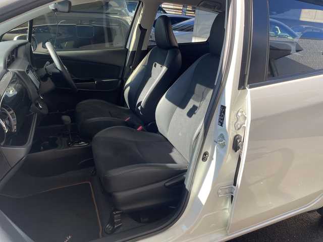 トヨタ ヴィッツ F アミー 愛知県 2018(平30)年 6.4万km ホワイトパールクリスタルシャイン パナソニック製ナビ（CN-RE04WD)/フルセグTV・AM・FM・SD・Bluetooth・CD・DVD・USB/バックカメラ/スマートキー/プッシュスタート/ビルトインETC/前方ドライブレコーダー/プリクラッシュセーフティ/車線逸脱防止機能/アイドリングストップ/オートライト/LEDヘッドライト/フォグランプ/純正フロアマット/純正ドアバイザー/保証書/点検整備記録簿（R3・R5・R7)