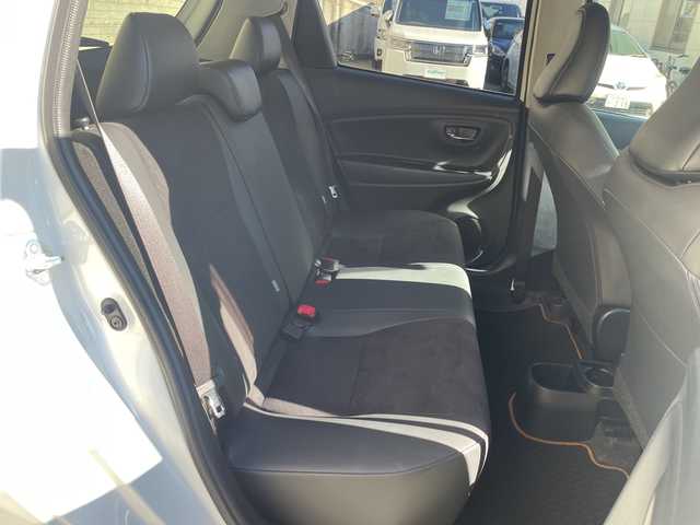 トヨタ ヴィッツ F アミー 愛知県 2018(平30)年 6.4万km ホワイトパールクリスタルシャイン パナソニック製ナビ（CN-RE04WD)/フルセグTV・AM・FM・SD・Bluetooth・CD・DVD・USB/バックカメラ/スマートキー/プッシュスタート/ビルトインETC/前方ドライブレコーダー/プリクラッシュセーフティ/車線逸脱防止機能/アイドリングストップ/オートライト/LEDヘッドライト/フォグランプ/純正フロアマット/純正ドアバイザー/保証書/点検整備記録簿（R3・R5・R7)