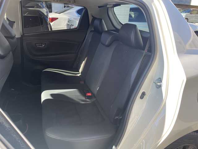 トヨタ ヴィッツ F アミー 愛知県 2018(平30)年 6.4万km ホワイトパールクリスタルシャイン パナソニック製ナビ（CN-RE04WD)/フルセグTV・AM・FM・SD・Bluetooth・CD・DVD・USB/バックカメラ/スマートキー/プッシュスタート/ビルトインETC/前方ドライブレコーダー/プリクラッシュセーフティ/車線逸脱防止機能/アイドリングストップ/オートライト/LEDヘッドライト/フォグランプ/純正フロアマット/純正ドアバイザー/保証書/点検整備記録簿（R3・R5・R7)