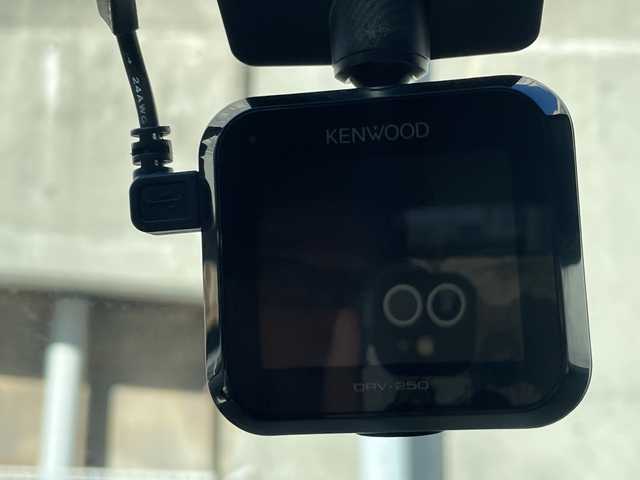 トヨタ ヴィッツ F アミー 愛知県 2018(平30)年 6.4万km ホワイトパールクリスタルシャイン パナソニック製ナビ（CN-RE04WD)/フルセグTV・AM・FM・SD・Bluetooth・CD・DVD・USB/バックカメラ/スマートキー/プッシュスタート/ビルトインETC/前方ドライブレコーダー/プリクラッシュセーフティ/車線逸脱防止機能/アイドリングストップ/オートライト/LEDヘッドライト/フォグランプ/純正フロアマット/純正ドアバイザー/保証書/点検整備記録簿（R3・R5・R7)