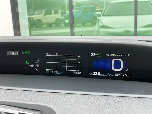 トヨタ プリウス A ツーリングセレクション 香川県 2016(平28)年 6.9万km ホワイトパールクリスタルシャイン 純正７型ナビ　（品番：NSZT-W64）/フルセグテレビ/Bluetooth　CD DVD/バックカメラ/衝突被害軽減システム/車線逸脱警報/横滑り防止装置/インテリジェントクリアランスソナー/シンプルインテリジェントパーキングアシスト/前方ドライブレコーダー/オートマチックハイビーム/オートライト/LEDヘッドライト/合皮シート/運転席側・助手席側シートヒーター/モデリスタエアロ　（フロント・サイド）/ヘッドアップディスプレイ/純正フロアマット/純正17インチアルミホイール/ハンドルスイッチ/プッシュスタート/ETC