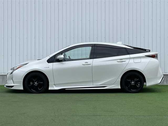 トヨタ プリウス A ツーリングセレクション 香川県 2016(平28)年 6.9万km ホワイトパールクリスタルシャイン 純正7型ナビ　（品番：NSZT-W64）/フルセグテレビ/Bluetooth　CD DVD/バックカメラ/衝突被害軽減システム/車線逸脱警報/横滑り防止装置/インテリジェントクリアランスソナー/シンプルインテリジェントパーキングアシスト/前方ドライブレコーダー/オートマチックハイビーム/オートライト/LEDヘッドライト/合皮シート/運転席側・助手席側シートヒーター/モデリスタエアロ　（フロント・サイド）/ヘッドアップディスプレイ/純正フロアマット/純正17インチアルミホイール/ハンドルスイッチ/プッシュスタート/ETC