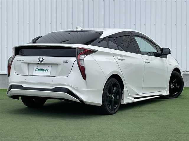 トヨタ プリウス A ツーリングセレクション 香川県 2016(平28)年 6.9万km ホワイトパールクリスタルシャイン 純正7型ナビ　（品番：NSZT-W64）/フルセグテレビ/Bluetooth　CD DVD/バックカメラ/衝突被害軽減システム/車線逸脱警報/横滑り防止装置/インテリジェントクリアランスソナー/シンプルインテリジェントパーキングアシスト/前方ドライブレコーダー/オートマチックハイビーム/オートライト/LEDヘッドライト/合皮シート/運転席側・助手席側シートヒーター/モデリスタエアロ　（フロント・サイド）/ヘッドアップディスプレイ/純正フロアマット/純正17インチアルミホイール/ハンドルスイッチ/プッシュスタート/ETC