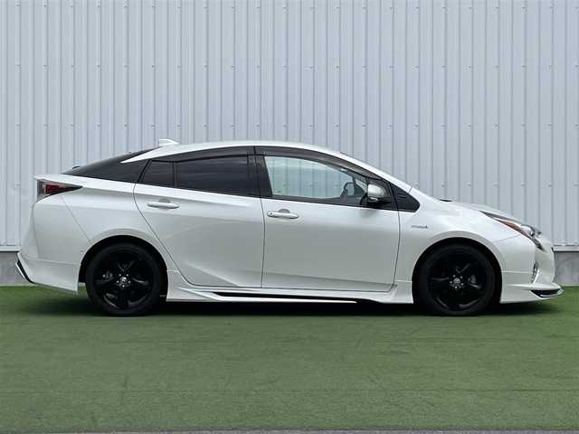 トヨタ プリウス A ツーリングセレクション 香川県 2016(平28)年 6.9万km ホワイトパールクリスタルシャイン 純正7型ナビ　（品番：NSZT-W64）/フルセグテレビ/Bluetooth　CD DVD/バックカメラ/衝突被害軽減システム/車線逸脱警報/横滑り防止装置/インテリジェントクリアランスソナー/シンプルインテリジェントパーキングアシスト/前方ドライブレコーダー/オートマチックハイビーム/オートライト/LEDヘッドライト/合皮シート/運転席側・助手席側シートヒーター/モデリスタエアロ　（フロント・サイド）/ヘッドアップディスプレイ/純正フロアマット/純正17インチアルミホイール/ハンドルスイッチ/プッシュスタート/ETC