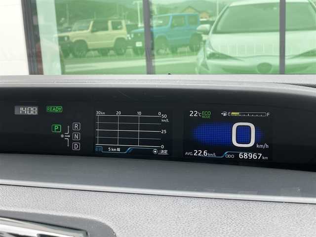トヨタ プリウス A ツーリングセレクション 香川県 2016(平28)年 6.9万km ホワイトパールクリスタルシャイン 純正7型ナビ　（品番：NSZT-W64）/フルセグテレビ/Bluetooth　CD DVD/バックカメラ/衝突被害軽減システム/車線逸脱警報/横滑り防止装置/インテリジェントクリアランスソナー/シンプルインテリジェントパーキングアシスト/前方ドライブレコーダー/オートマチックハイビーム/オートライト/LEDヘッドライト/合皮シート/運転席側・助手席側シートヒーター/モデリスタエアロ　（フロント・サイド）/ヘッドアップディスプレイ/純正フロアマット/純正17インチアルミホイール/ハンドルスイッチ/プッシュスタート/ETC