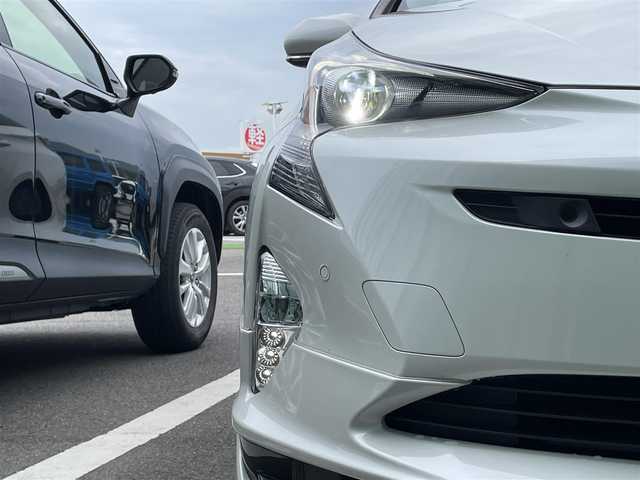 トヨタ プリウス A ツーリングセレクション 香川県 2016(平28)年 6.9万km ホワイトパールクリスタルシャイン 純正7型ナビ　（品番：NSZT-W64）/フルセグテレビ/Bluetooth　CD DVD/バックカメラ/衝突被害軽減システム/車線逸脱警報/横滑り防止装置/インテリジェントクリアランスソナー/シンプルインテリジェントパーキングアシスト/前方ドライブレコーダー/オートマチックハイビーム/オートライト/LEDヘッドライト/合皮シート/運転席側・助手席側シートヒーター/モデリスタエアロ　（フロント・サイド）/ヘッドアップディスプレイ/純正フロアマット/純正17インチアルミホイール/ハンドルスイッチ/プッシュスタート/ETC