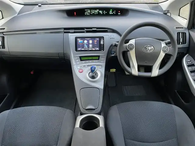 トヨタ プリウス S 沖縄県 2014(平26)年 5.5万km ブラック (株)IDOMが運営する【じしゃロンコザ店】の自社ローン専用車両になりますこちらは現金またはオートローンご利用時の価格です。自社ローンご希望の方は別途その旨お申付け下さい/・社外ナビ/・バックカメラ/・Bluetooth接続/・TV/・DVD再生/・ETC/・スマートキー/・プッシュスタート/・純正アルミホイール/・オートライト