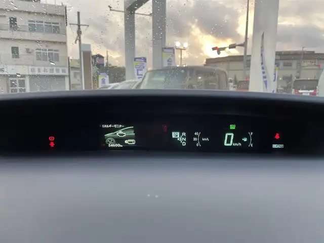 トヨタ プリウス S 沖縄県 2014(平26)年 5.5万km ブラック (株)IDOMが運営する【じしゃロンコザ店】の自社ローン専用車両になりますこちらは現金またはオートローンご利用時の価格です。自社ローンご希望の方は別途その旨お申付け下さい/・社外ナビ/・バックカメラ/・Bluetooth接続/・TV/・DVD再生/・ETC/・スマートキー/・プッシュスタート/・純正アルミホイール/・オートライト