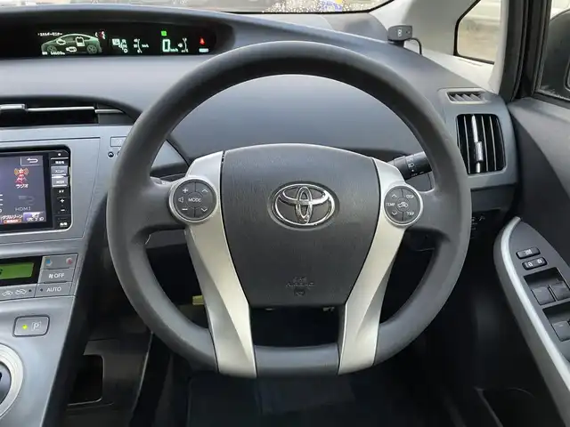 トヨタ プリウス S 沖縄県 2014(平26)年 5.5万km ブラック (株)IDOMが運営する【じしゃロンコザ店】の自社ローン専用車両になりますこちらは現金またはオートローンご利用時の価格です。自社ローンご希望の方は別途その旨お申付け下さい/・社外ナビ/・バックカメラ/・Bluetooth接続/・TV/・DVD再生/・ETC/・スマートキー/・プッシュスタート/・純正アルミホイール/・オートライト