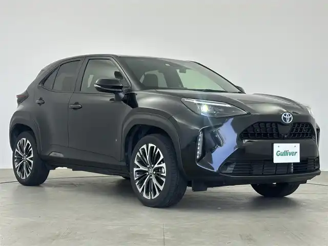 トヨタ ヤリスクロス ハイブリッド Z 愛知県 2023(令5)年 4.8万km ブラックマイカ 純正ナビ　/（フルセグ/BT）　/衝突軽減システム　/レーダークルーズコントロール　/全方位車外カメラ　/コーナーセンサー　/レーンキープアシスト　/盗難防止装置　/シートヒーター　/ステアリングヒーター　/ドラレコ　/ETC /純正アルミホイール