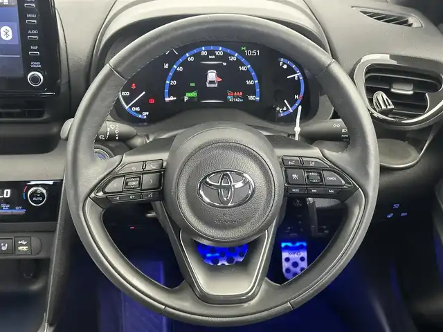 トヨタ ヤリスクロス ハイブリッド Z 愛知県 2023(令5)年 4.8万km ブラックマイカ 純正ナビ　/（フルセグ/BT）　/衝突軽減システム　/レーダークルーズコントロール　/全方位車外カメラ　/コーナーセンサー　/レーンキープアシスト　/盗難防止装置　/シートヒーター　/ステアリングヒーター　/ドラレコ　/ETC /純正アルミホイール