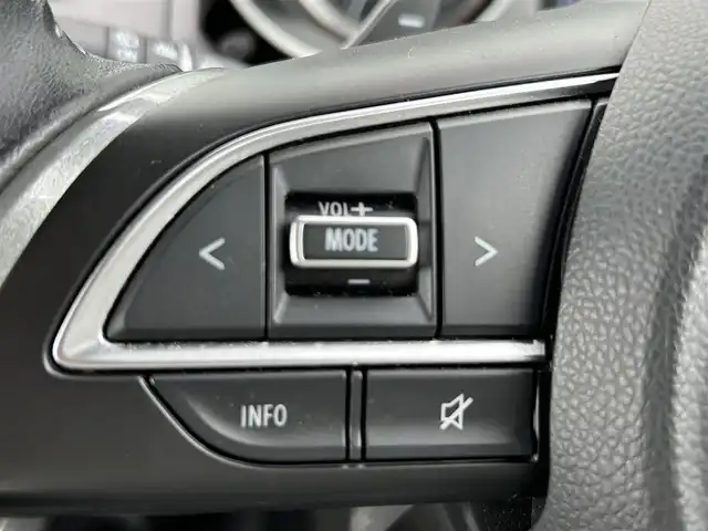 スズキ スイフト HYBRID RS 和歌山県 2018(平30)年 5.4万km ピュアホワイトP 純正メモリナビ（CD）/Bluetooth/フルセグテレビ/全方位モニター/衝突被害軽減システム/横滑り防止装置/前方ドライブレコーダー/ビルトインETC/パドルシフト/シートヒーター/LEDヘッドライト/オートライト/純正16インチアルミホイール/純正フロアマット/USB入力端子/アイドリングストップ/プッシュスタート/スマートキー/電動格納ミラー