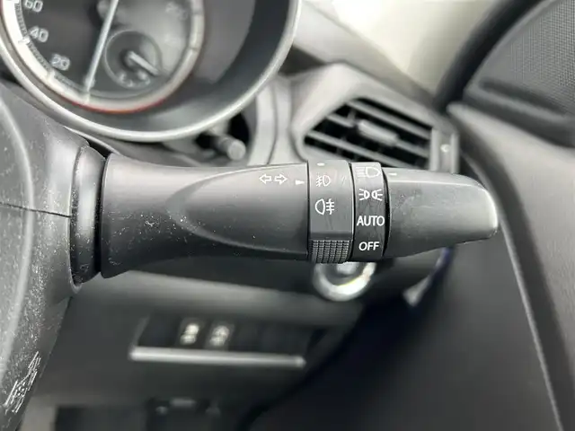 スズキ スイフト HYBRID RS 和歌山県 2018(平30)年 5.4万km ピュアホワイトP 純正メモリナビ（CD）/Bluetooth/フルセグテレビ/全方位モニター/衝突被害軽減システム/横滑り防止装置/前方ドライブレコーダー/ビルトインETC/パドルシフト/シートヒーター/LEDヘッドライト/オートライト/純正16インチアルミホイール/純正フロアマット/USB入力端子/アイドリングストップ/プッシュスタート/スマートキー/電動格納ミラー