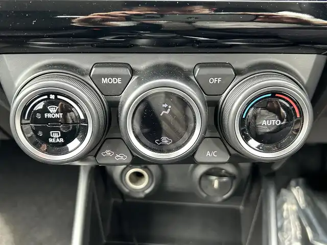 スズキ スイフト HYBRID RS 和歌山県 2018(平30)年 5.4万km ピュアホワイトP 純正メモリナビ（CD）/Bluetooth/フルセグテレビ/全方位モニター/衝突被害軽減システム/横滑り防止装置/前方ドライブレコーダー/ビルトインETC/パドルシフト/シートヒーター/LEDヘッドライト/オートライト/純正16インチアルミホイール/純正フロアマット/USB入力端子/アイドリングストップ/プッシュスタート/スマートキー/電動格納ミラー