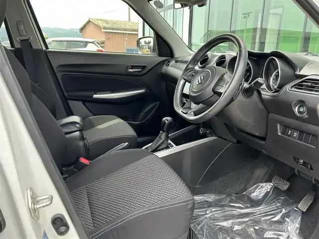 スズキ スイフト HYBRID RS 和歌山県 2018(平30)年 5.4万km ピュアホワイトP 純正メモリナビ（CD）/Bluetooth/フルセグテレビ/全方位モニター/衝突被害軽減システム/横滑り防止装置/前方ドライブレコーダー/ビルトインETC/パドルシフト/シートヒーター/LEDヘッドライト/オートライト/純正16インチアルミホイール/純正フロアマット/USB入力端子/アイドリングストップ/プッシュスタート/スマートキー/電動格納ミラー