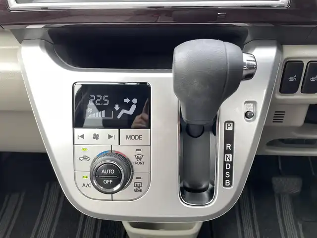 ダイハツ キャスト スタイル G VS SAⅢ 愛知県 2022(令4)年 1.7万km ファイアークォーツレッドM /ワンオーナー//禁煙車//前方ドライブレコーダー//バック/全周囲カメラ//純正ディーラーオプションナビ//フルセグTV/CD/DVD/BT/USB/SD/iPod//ETC//横滑り防止装置//D　assist//スマートアシスト//プッシュスタート//アイドリングストップ//シートヒーター(D/N)//純正15インチアルミホイール//純正フロアマット//純正オートLEDヘッドライト//フロントフォグランプ//オートリトラクタブルミラー//衝突安全ボディー//イモビライザー//UVカットガラス//プライバシーガラス//ISOFIX//ステアリングスイッチ//バニティミラー//防眩ミラー//ヘッドライトレベライザー//スマートキー//スペアキー×1//保証書/取扱説明書/ナビ説明書/ディーラー記録簿(R6.7)