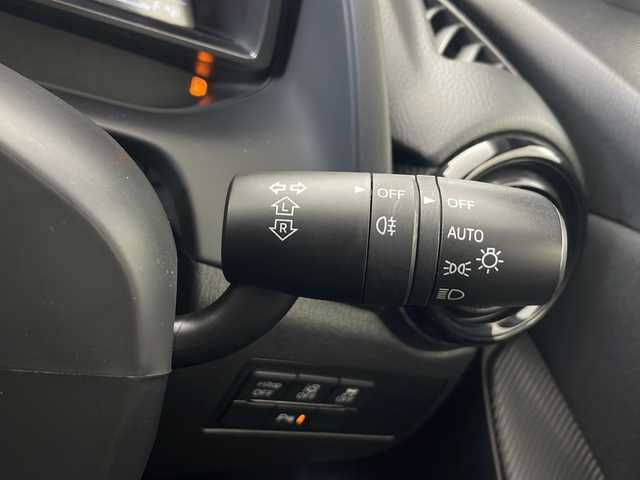 マツダ マツダ２ 15S 秋田県 2020(令2)年 1.5万km マシーングレープレミアムM 4WD/純正ナビ/　(Bluetooth/フルセグTV/DVD/CD/AUX)/衝突軽減装置/アイドリングストップ/コーナーセンサー/レーンキープアシスト/横滑り防止装置/ブラインドアシストスポット/ETC/ステアリングリモコン/MTモード付AT/USB入力端子/LEDヘッドライト/オートライト/オートハイビーム/オートワイパー/電動格納ミラー/純正フロアマット/プッシュスタート/スマートキー/スペアキー/ドアバイザー