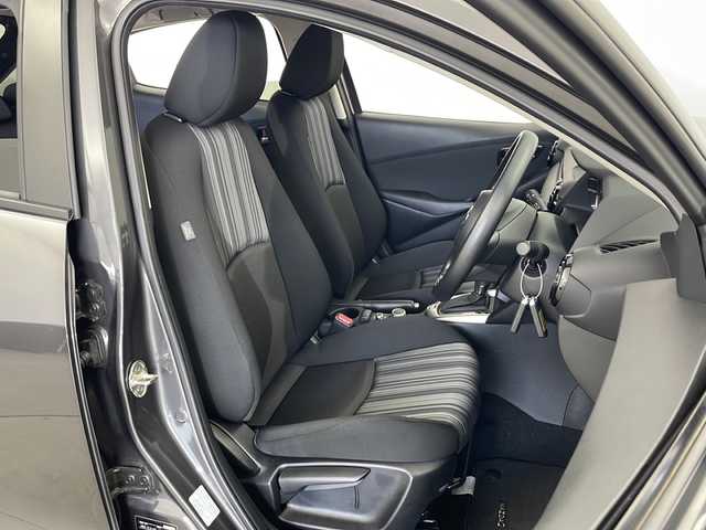 マツダ マツダ２ 15S 秋田県 2020(令2)年 1.5万km マシーングレープレミアムM 4WD/純正ナビ/　(Bluetooth/フルセグTV/DVD/CD/AUX)/衝突軽減装置/アイドリングストップ/コーナーセンサー/レーンキープアシスト/横滑り防止装置/ブラインドアシストスポット/ETC/ステアリングリモコン/MTモード付AT/USB入力端子/LEDヘッドライト/オートライト/オートハイビーム/オートワイパー/電動格納ミラー/純正フロアマット/プッシュスタート/スマートキー/スペアキー/ドアバイザー