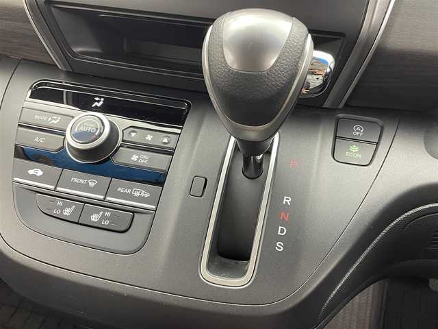 ホンダ フリード G ホンダセンシング 茨城県 2020(令2)年 3万km プラチナホワイトパール 社外ナビ［AVIC-RL910］/フルセグ再生可/バックカメラ/Honda SENSING/・アダプティブ/・アダプティブクルーズコントロール/・衝突軽減ブレーキ/・誤発進抑制機能/・車線逸脱抑制機能/・車線維持支援システム/ハーフレーザシート/シートヒーター/両側パワースライドドア/純正アルミホイール/純正フロアマット/ビルトインETC/ドライブレコーダー
