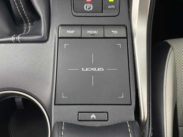 レクサス ＮＸ 300h Fスポーツ 秋田県 2019(令1)年 4.3万km レッドマイカクリスタルシャイン 4WD/純正ナビ(CD DVD SD BT フルセグTV)/バックカメラ/Lexus Safety System ＋/　・プリクラッシュセーフティ/　・レーントレーシングアシスト/　・オートマチックハイビーム/　・アダプティブハイビームシステム/　・レーダークルーズコントロール（全車速追従機能付）/　・ロードサインアシスト/　・先行車発進告知機能/横滑り防止システム/D/N席シートヒーター/D/N席エアーシート/D/N席パワーシート/シートポジションメモリー機能/ステアリングヒーター /パワーバックドア /ETC/クリアランスソナー/社外ドラレコ/レザーシート/純正アルミホイール /純正フロアマット/パドルシフト/スマートキー/プッシュスタート/電動格納ミラー