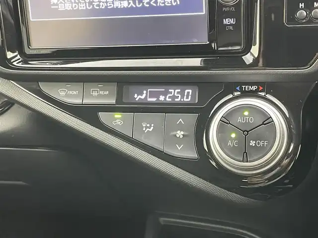 トヨタ アクア S スタイルブラック 岡山県 2016(平28)年 5.7万km ダークブルーマイカ 純正ナビ(NSZT-W66T)/(フルセグTV/BT/CD/MSV/DVD再生)/運転席シートヒーター/ビルトインETC/バックカメラ/TVキャンセラー/横滑り防止/衝突軽減ブレーキ/レーンアシスト/踏み間違い防止/オートライト/オートハイビーム/キセノンヘッドライト/ステアリングスイッチ/チルトステアリング/シートリフター/ISOFIX/ウインカーミラー/ドアバイザー/フロアマット/取扱説明書/新車保証書/スマートキー×２