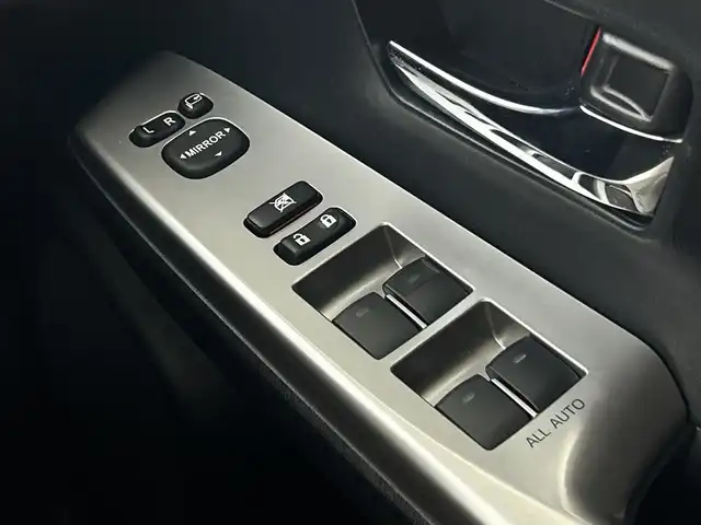 トヨタ プリウス α G 愛知県 2015(平27)年 3.2万km シルバーM 禁煙車/純正7インチナビ/（AM/FM/ワンセグTV/Bluetooth)/バックカメラ/クルーズコントロール/ETC/パワーシート/ハーフレザーシート/スマートキー/LEDヘッドライト/純正16インチアルミホイール