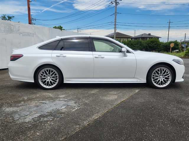 トヨタ クラウン ハイブリッド RS リミテッドⅡ 栃木県 2022(令4)年 4.1万km プレシャスホワイトパール 純正12.3型ナビ/　(Bluetooth/DVD/Blu-ray)/フルセグTV/パノラミックビューモニター/ビルトインETC2.0/レーダークルーズコントロール/クリアランスソナー/セーフティセンス/・レーントレーシングアシスト/・プリクラッシュセーフティ/・アダプティブハイビーム/・ロードサインアシスト/・先行車発進告知機能/・ドライバー異常時対応システム/ブラインドスポットモニター/リアクロストラフィックオートブレーキ/リアクロストラフィックアラート/3眼LEDヘッドランプ/本革巻きステアリング/ブラック革シート/前席パワーシート/シートヒーター/マルチフォルケッタ19インチアルミホイール/スマートエントリー/スタートシステム/禁煙車