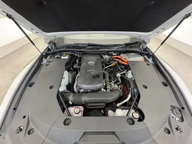 トヨタ クラウン ハイブリッド RS リミテッドⅡ 滋賀県 2022(令4)年 4.1万km プレシャスホワイトパール 純正12.3型ナビ/　(Bluetooth/DVD/Blu-ray/フルセグ)/パノラミックビューモニター/ビルトインETC2.0/パワーシート/シートヒーター/シートクーラー/セーフティセンス/・レーントレーシングアシスト/・プリクラッシュセーフティ/・レーダークルーズコントロール/・アダプティブハイビーム/・ロードサインアシスト/・先行車発進告知機能/・ドライバー異常時対応システム/・ブラインドスポットモニター/・リアクロストラフィックオートブレーキ/・リアクロストラフィックアラート/3眼LEDヘッドランプ/本革巻きステアリング/黒革シート/クリアランスソナー/マルチフォルケッタ19インチアルミホイール/スマートキー/プッシュスタート
