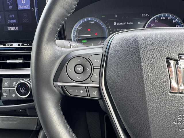 トヨタ クラウン ハイブリッド RS リミテッドⅡ 滋賀県 2022(令4)年 4.1万km プレシャスホワイトパール 純正12.3型ナビ/　(Bluetooth/DVD/Blu-ray/フルセグ)/パノラミックビューモニター/ビルトインETC2.0/パワーシート/シートヒーター/シートクーラー/セーフティセンス/・レーントレーシングアシスト/・プリクラッシュセーフティ/・レーダークルーズコントロール/・アダプティブハイビーム/・ロードサインアシスト/・先行車発進告知機能/・ドライバー異常時対応システム/・ブラインドスポットモニター/・リアクロストラフィックオートブレーキ/・リアクロストラフィックアラート/3眼LEDヘッドランプ/本革巻きステアリング/黒革シート/クリアランスソナー/マルチフォルケッタ19インチアルミホイール/スマートキー/プッシュスタート